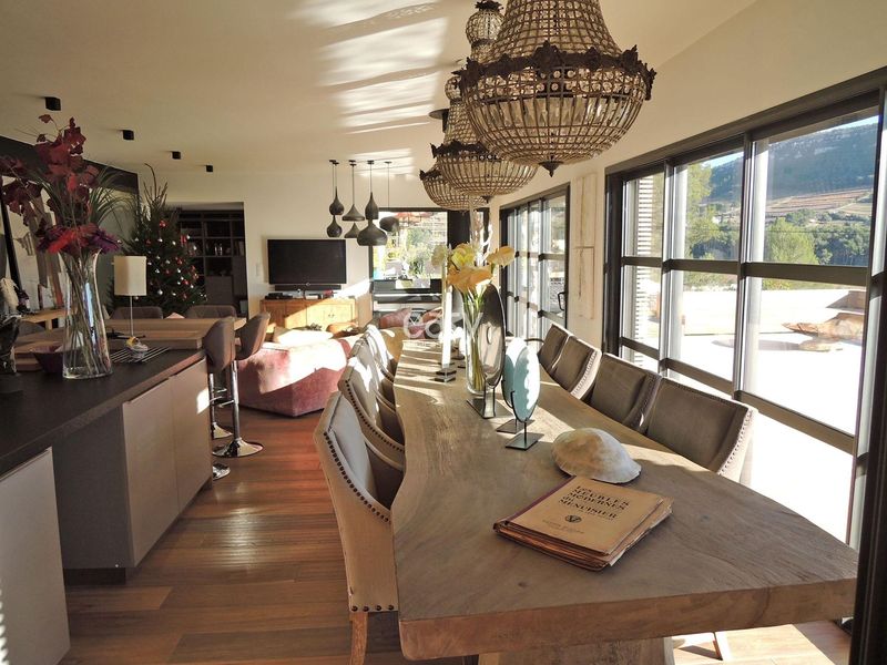 venue rental for video shoots in the beautiful and historic city of Marseille